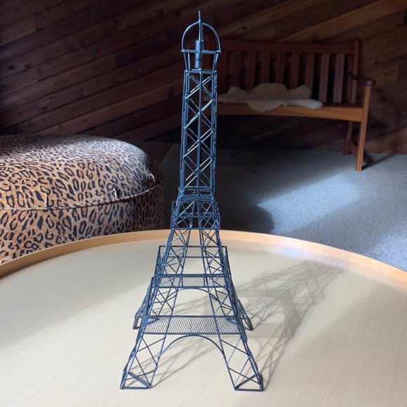 Eiffel Tower in Metal - Picture 1 of 5